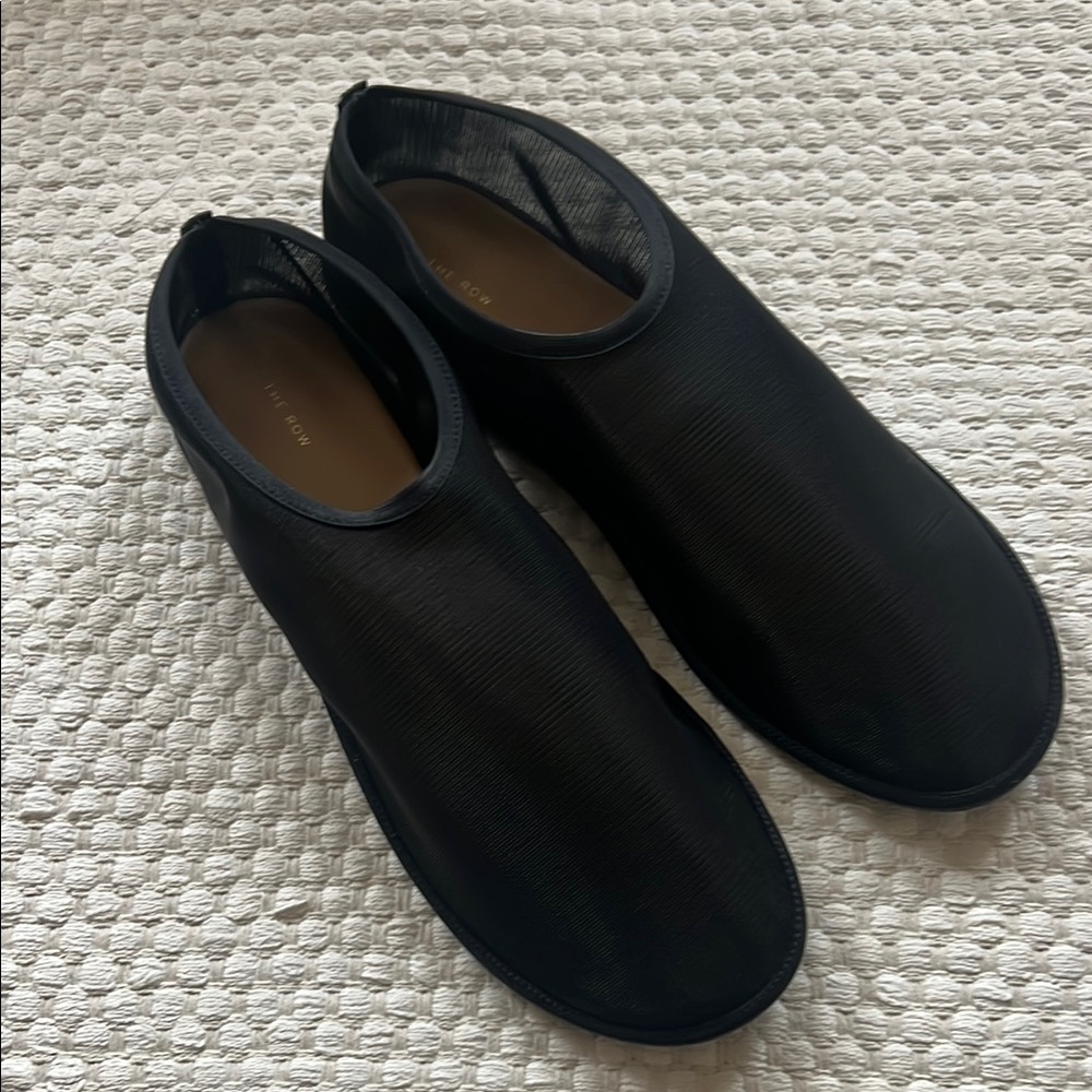 The Row Mesh Flats